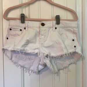 BONITAS LOW WAIST DENIM SHORT in distressed white